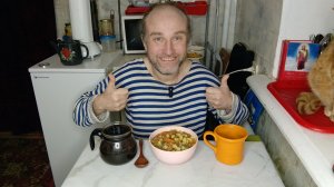 обед с Рыжулей. суп с гречей Мой кот и рука дающая. мукбанг. обжор. еда на камеру. диета. шизофрения