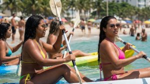 ОТКРОВЕННО СМЕЛЫЕ бикини бразильских женщин сводят с ума туристов