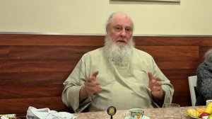 Отмахиваться и двигаться к Богу. Беседы в трапезной. Отец Александр Торик.