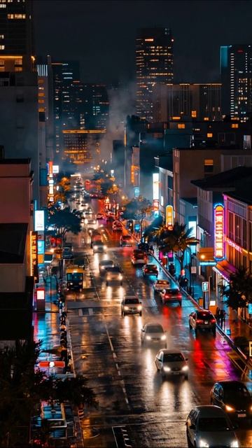 Ночная улица в городе с яркими огнями #город #ночь #автомобили