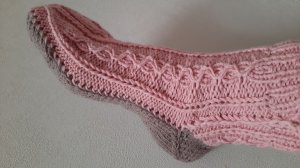 НОСКИ розовые с коричневой подошвой. Легко и быстро.