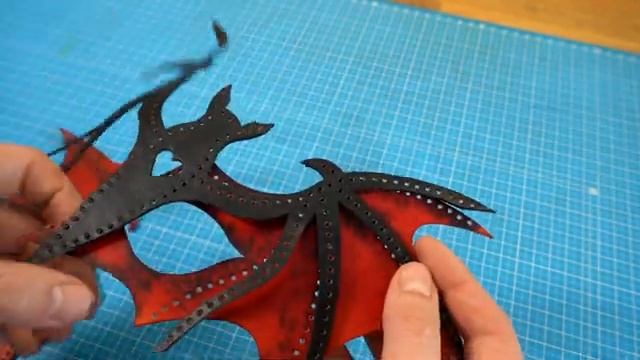 Бесплатная выкройка кожаная маска летучей мыши на хэллоуин от Creative Awl смотреть онлайн