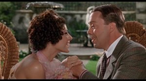 Тим Карри и Мариса Томэй в комедии "Оскар"