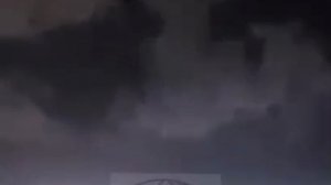 Падение израильской ракеты ПВО на жилые кварталы после неудачного перехвата.