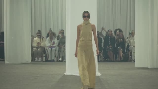 Показ женской коллекции Gestuz весна-лето 2024