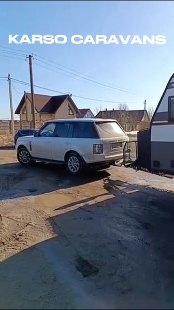 Передача прицепа KARSO новому владельцу. Люди получают свои дома на колесах и уезжают в путешествия.