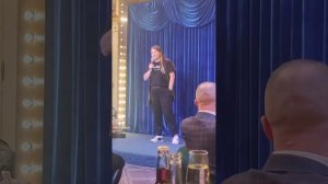 Изнанка работы в отеле: смеемся над ошибками на «Открытом микрофоне»