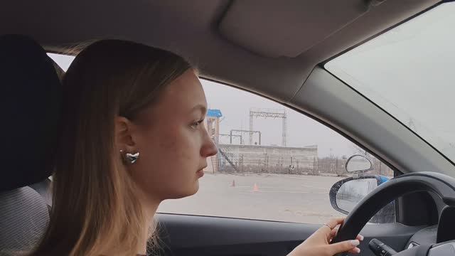 Занятие по вождению на автодроме. Учимся трогаться и останавливаться