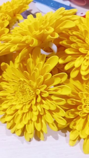 Желтые хризантемы своими руками