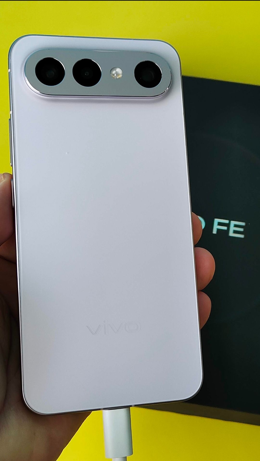 За сколько зарядится Vivo X300 FE?