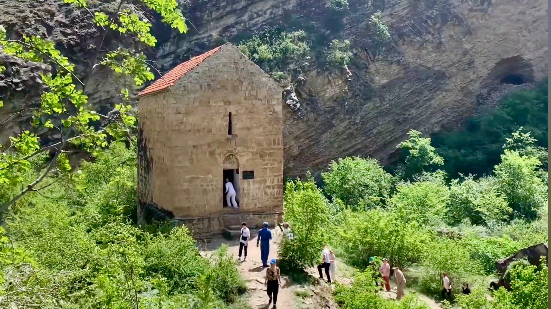 Датуна, христианский храм 10в. Воскресное ущелье Дагестан май 2024