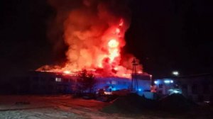 Торговый центр загорелся в Бурятии: огонь едва не перекинулся на соседнюю гостиницу