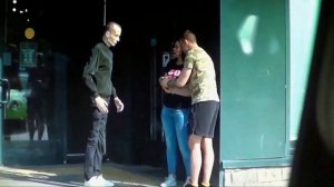 Анюша и робот Вэлл