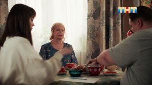 Роман Попов в главной роли комедийного сериала «Большой человек»