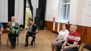 20260315 Песня под гармонь Ах черёмуха белая сколько бед наделала гармошка жители Орла поют г Орёл