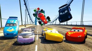 МУЛЬТИКИ ПРО МАШИНКИ 🚗 МОЛНИЯ МАКВИН И ШУМАХЕРЫ ПОНЕВОЛЕ. КТО УСПЕЛ - ТОТ И ПОБЕДИЛ 👍