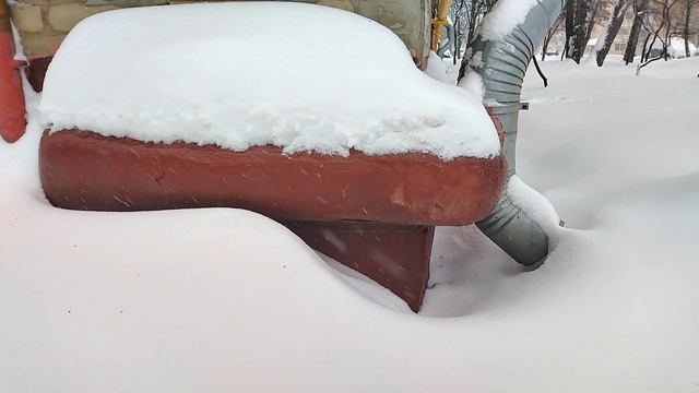 Что то из детства, запорошенный мягким снегом угол дома
