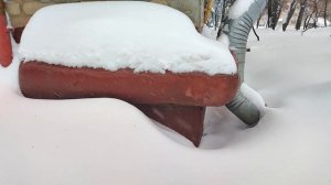 Что то из детства, запорошенный мягким снегом угол дома