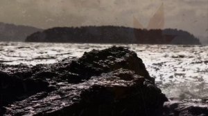 По листьям осенним