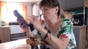 Поболтушки за обедом,  Жизнь в Деревне