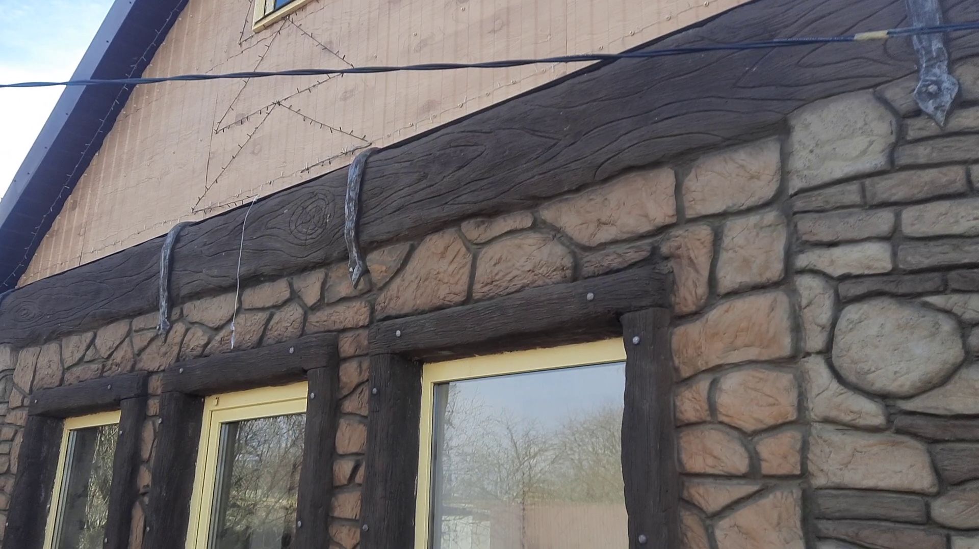 оформление фасада дома декоративный камень мастер Геннадий