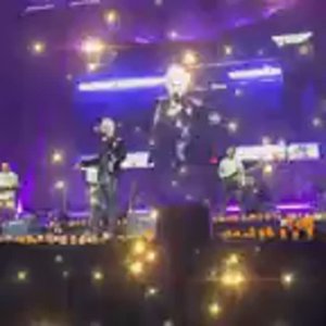 Пылают наши сердца... Всенародной любовью...