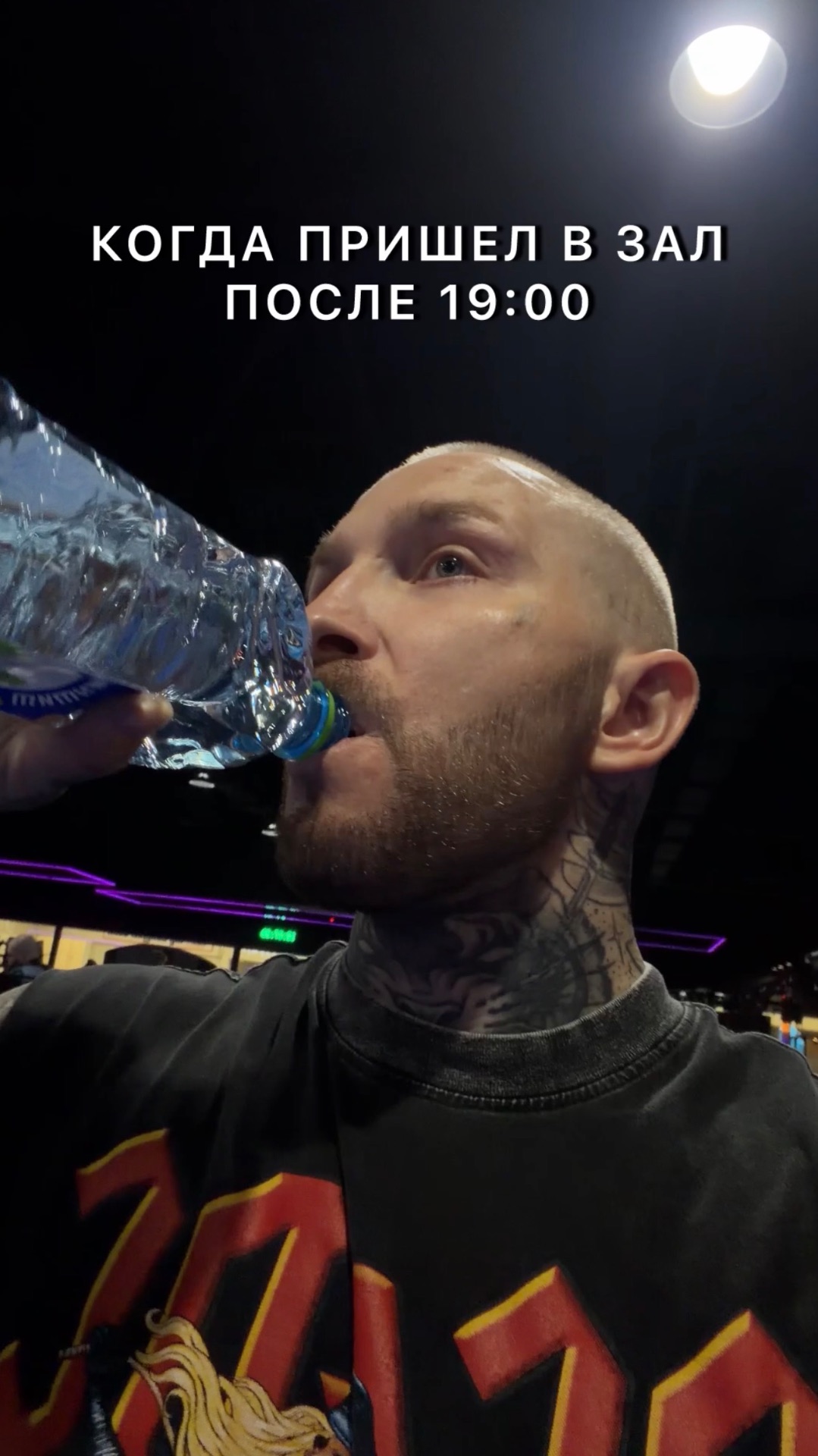 Зал после 19:00 — это когда очередь даже на взгляд в зеркало 😂