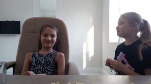 Играем с подругой в бомбо чипс;!!! ♡