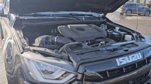 Исузу ISUZU D-MAX  черный пикап  под капотом 2026-03-18 15-25-08
