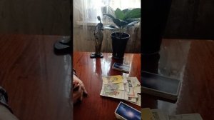 Таро.Кто пытается украсить свой мир вашими красками.