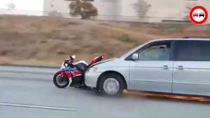 50 САМЫХ НЕЛЕПЫХ МОМЕНТОВ ДТП СНЯТЫХ НА ВИДЕОРЕГИСТРАТОРЫ.