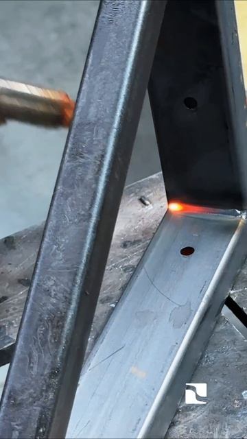 Лазерная сварка на заводе металлоконструкций Исток — точность и надежность в каждом шве! ✨