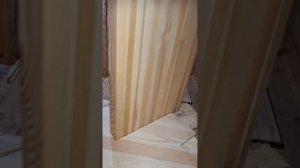 1000052766.mp4 (Собака наблюдает за устройством лестницы на 2-ой этаж в доме А-фрейм)