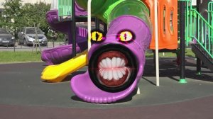 Селена и мама борется с горкой пожиратель