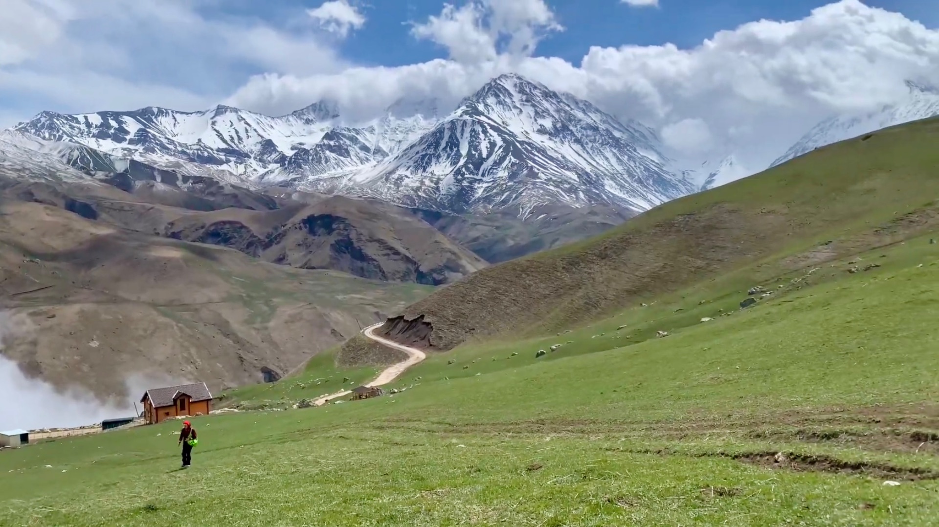 Подъем на Шалбуздаг , дорога выше облаков, красивые горы вокруг Куруша Дагестан
