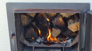 Чистим печь ПЕТАРДАМИ! Кот в шоке!