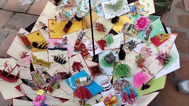 Лёгким движением руки открытка превращается…!