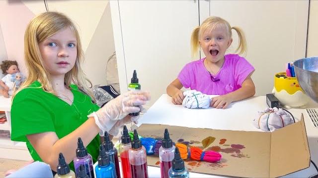 СОФУНЬЯ ШАЛУНЬЯ - СОФИЯ И НИКА ПЕРЕКРАСИЛИ ОДЕЖДУ.