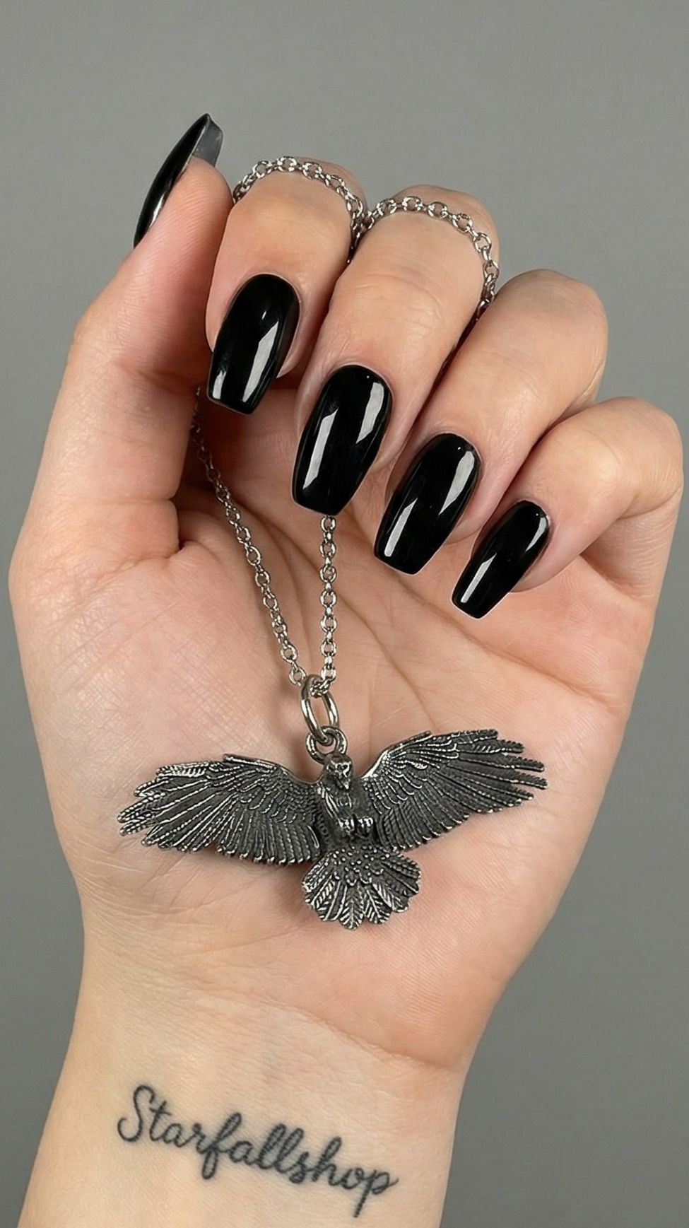 Крупная подвеска‑амулет на цепочке "Летящий ворон"от StarfallShop