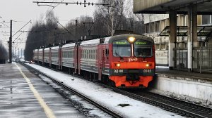 ЭД4М 0365 сообщением Васкелово - Санкт-Петербург Финляндский вокзал, на станции Девяткино