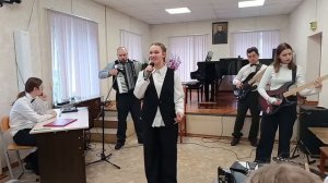 Ансамбль ДШИ № 4 имени М.А. Балакирева, солист Дарья Федякова "Трава у дома"