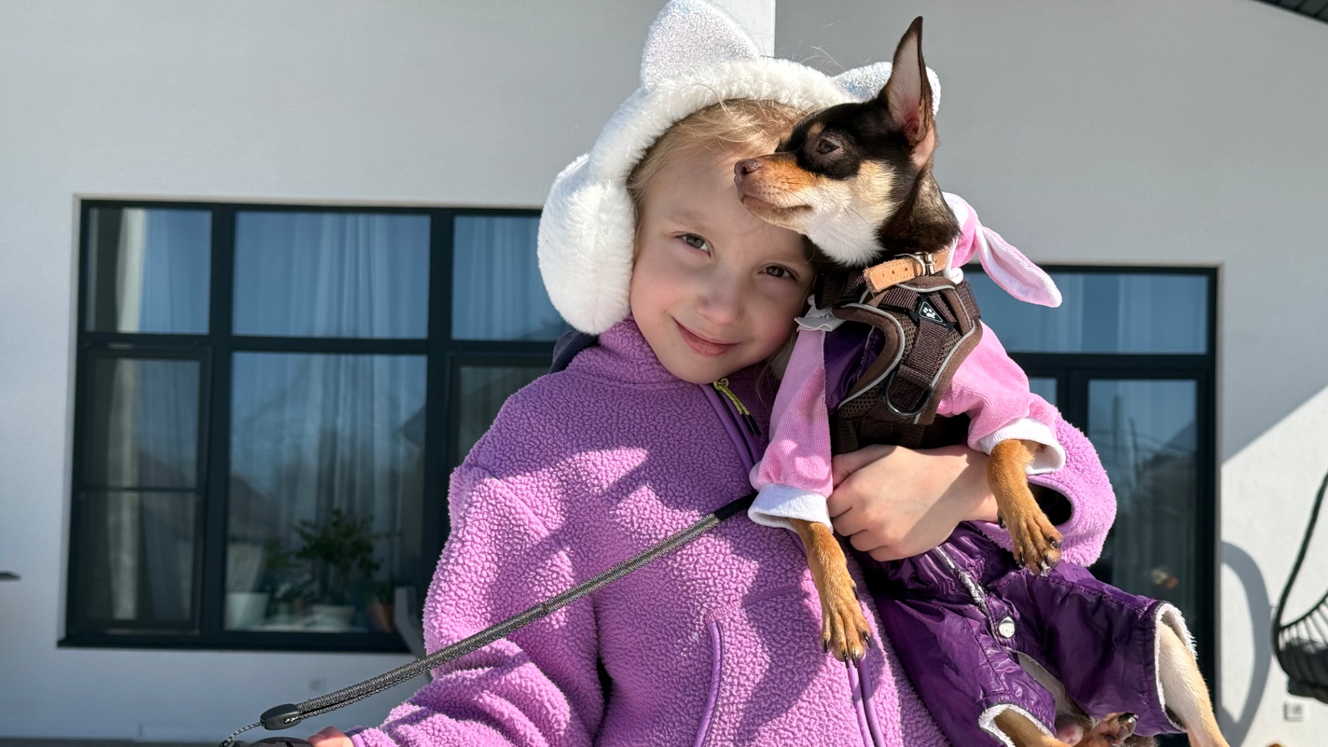 ТЯВ ЛАПКИ I Мелисса учит детей гулять со щенком :)