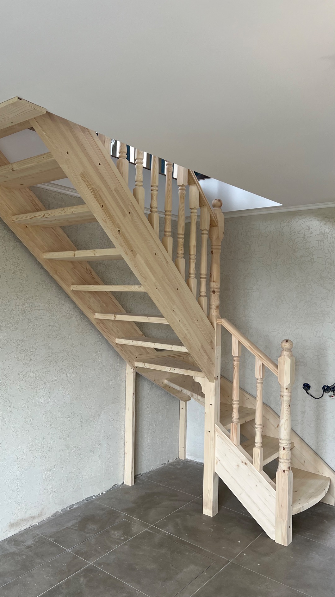 Лестница на дачу.Просто,но со вкусом)