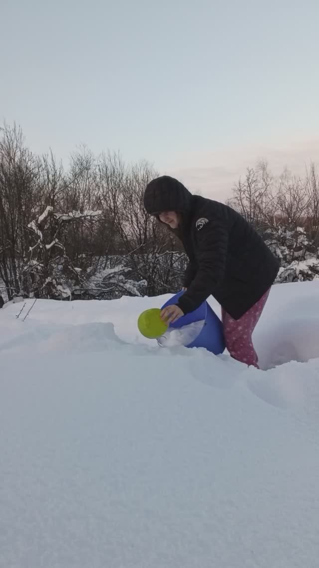 отправь это тому, кому лень мыть посуду 😅 #жизньвглуши #деревенскаяжизнь #русскаязима