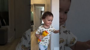 Папа купил игрушки детям, но всем понравилась утка 😄