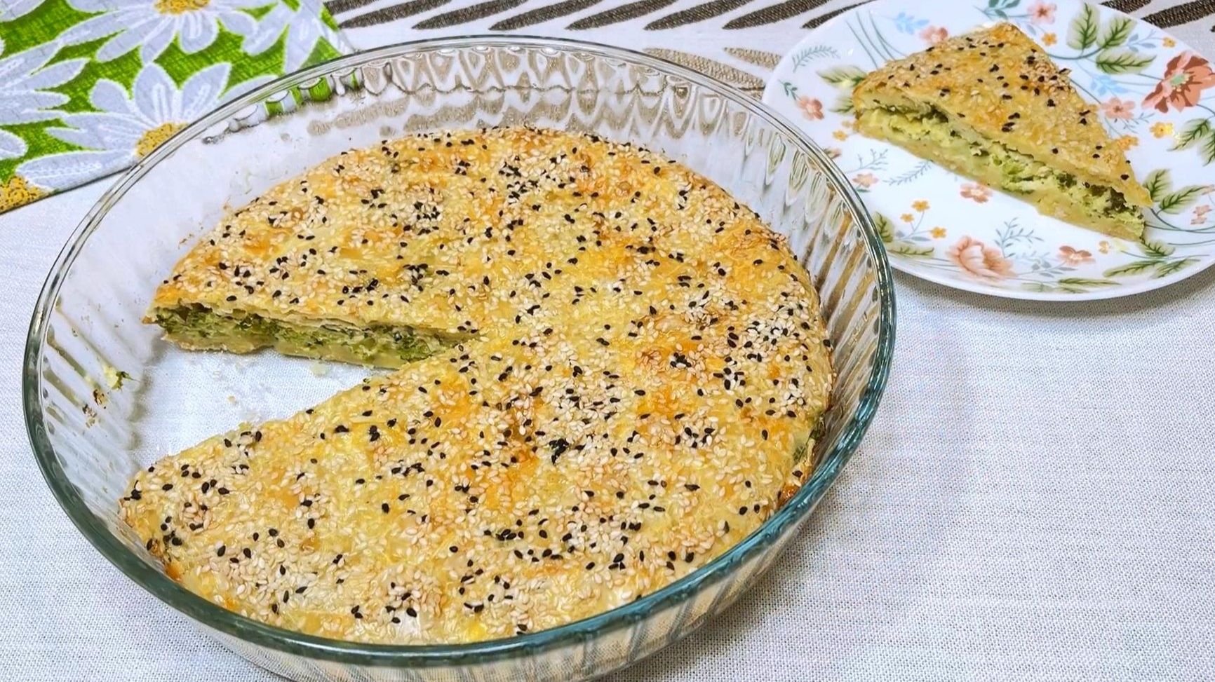 Пирог из нарезанного теста фило. С любой начинкой.