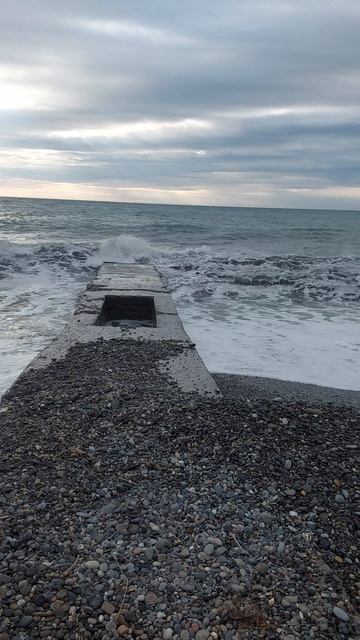 Черное море в январе 26 года, Адлер. #Сочи #Адлер #Море