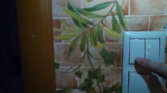 Работа комплекта датчик движения и радиореле для ванной комнаты.