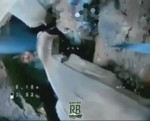 Дрон застрял на входе в блиндаж, но сын Бандеры не растерялся...