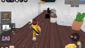 Я играю с одноклассниой в мм2 (не удачная попытка)